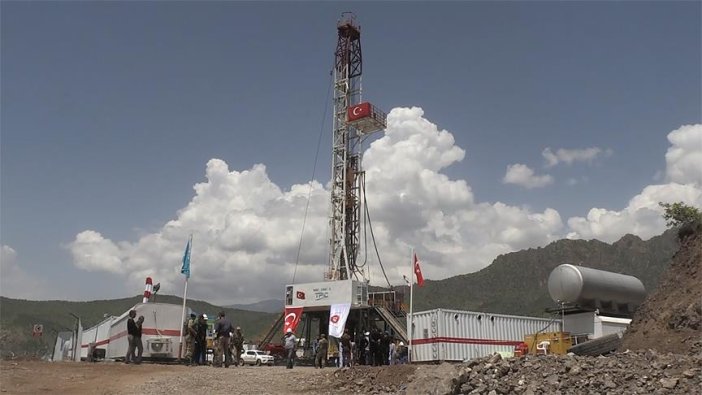 Çukurca'da petrol kuyusu için ilk kazma vuruldu