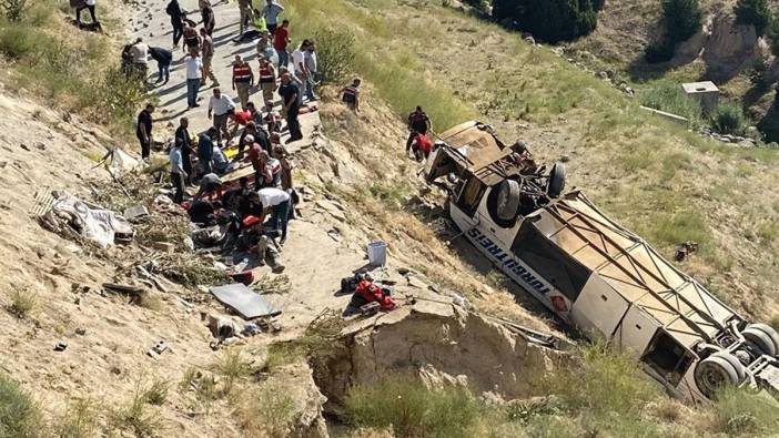 Kars'taki yolcu otobüsü kazasında ölen 1'i çocuk 2 kişi defnedildi