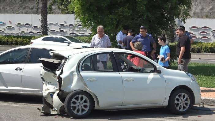 Polis aracıyla otomobil çarpıştı: 3'ü polis 4 yaralı