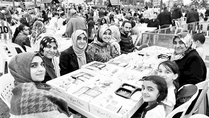 Açık havada iftar yaptılar