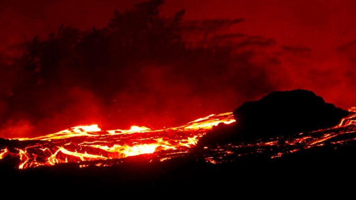 Hawaii'de lavlar 87 evi kül etti