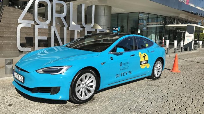 İstanbul'a turkuaz ve siyah renkli taksiler geliyor