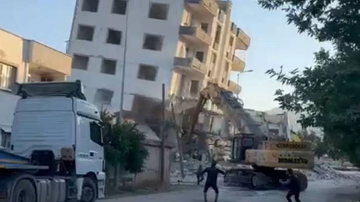 5 katlı bina çöktü