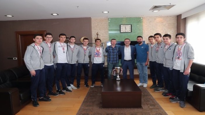 Genç sporculardan Kartoğlu’na ziyaret