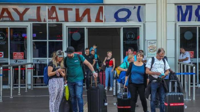 Antalya'ya hava yoluyla gelen turist sayısı 9 milyonu aştı