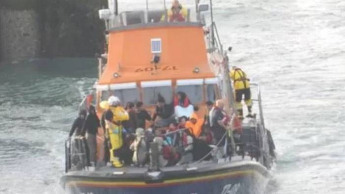 Manş Denizi'nde göçmenleri taşıyan tekne battı: 6 ölü
