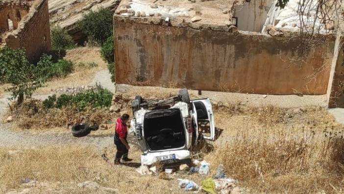 Mardin'de araç şarampole yuvarlandı