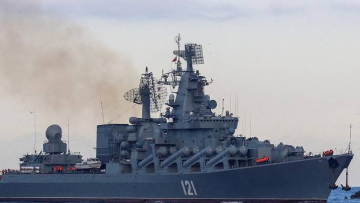 Rus savaş gemisi Karadeniz'de kuru yük gemisine uyarı ateşi açtı