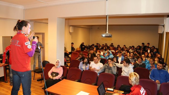 Öğrencilere deprem semineri verildi