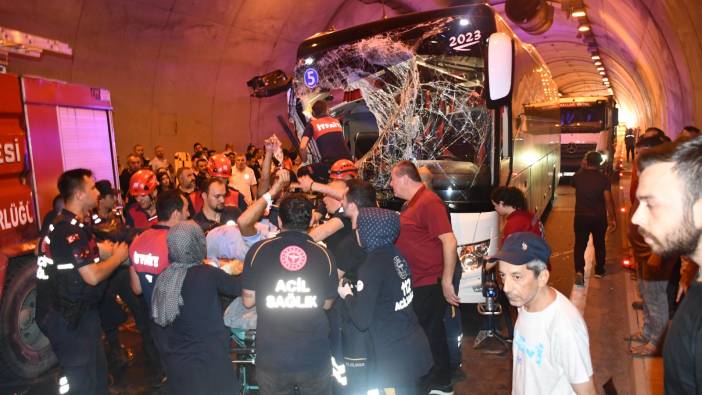 Zonguldak'ta yolcu otobüsü, kamyona çarptı