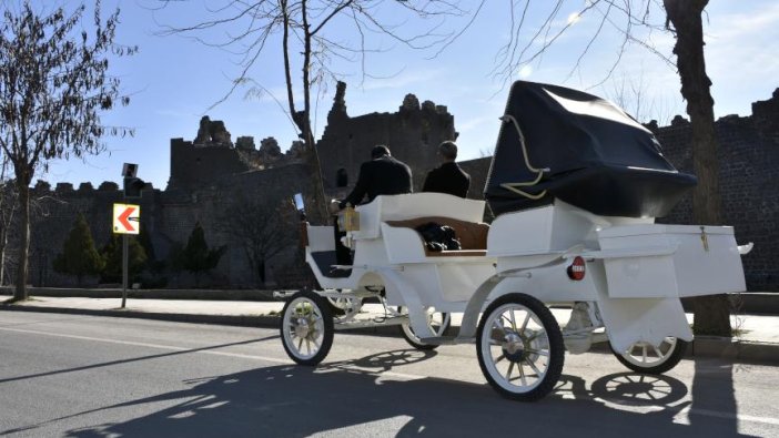 Faytoncular "elektrikli fayton" kararına tepkili