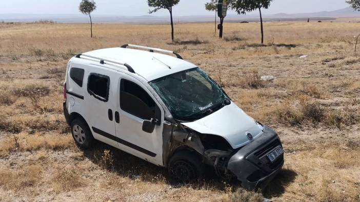 Konya'da hafif ticari araç takla attı