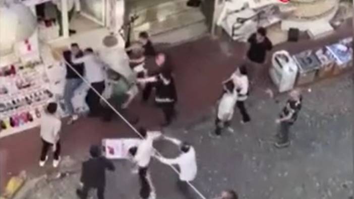 Fatih'te iki grup birbirine girdi: O anlar kamerada