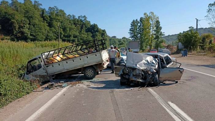 Ordu'da feci kaza: Otomobil ile kamyonet kafa kafaya çarpıştı