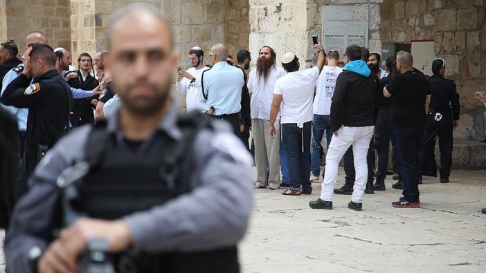 Fanatik Yahudiler Mescid-i Aksa'ya baskın düzenledi