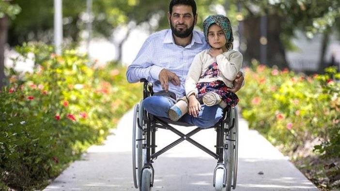 Suriyeli Maya ve babası yürüyecekleri günü bekliyor