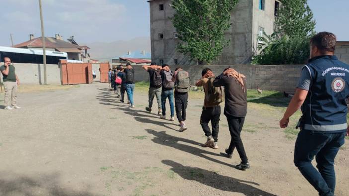 Van'da geçen ay göçmen kaçakçılığı operasyonu: 15 tutuklama
