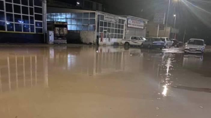 Kırşehir'de sağanak yağış hayatı felç etti