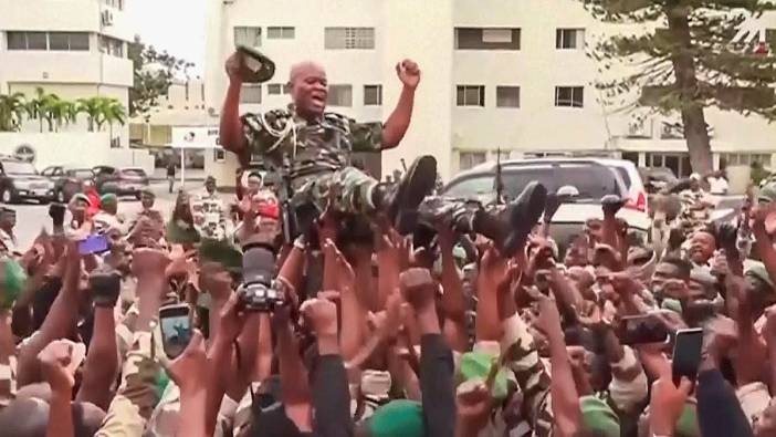 Gabon'da geçiş hükümeti lideri Nguema "cumhurbaşkanı" sıfatıyla yemin etti