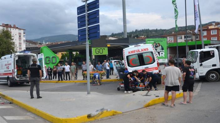 Kocaeli'de ambulans ile otomobil çarpıştı