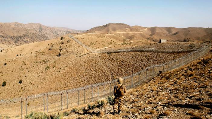 Pakistan, çatışmaların ardından Afganistan sınırını kapattı