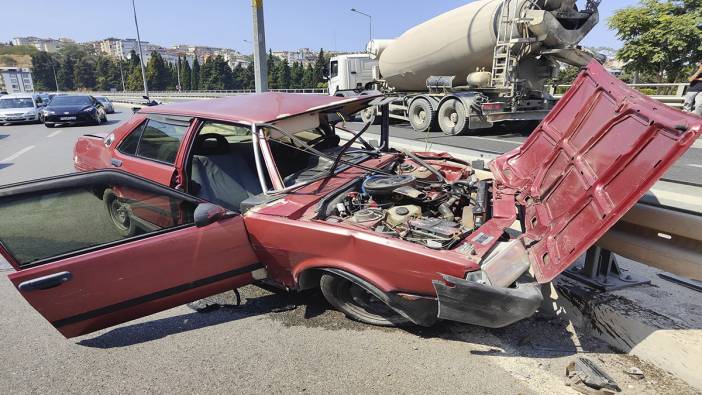 Ehliyetsiz sürücü otomobiliyle bariyerlere çarptı