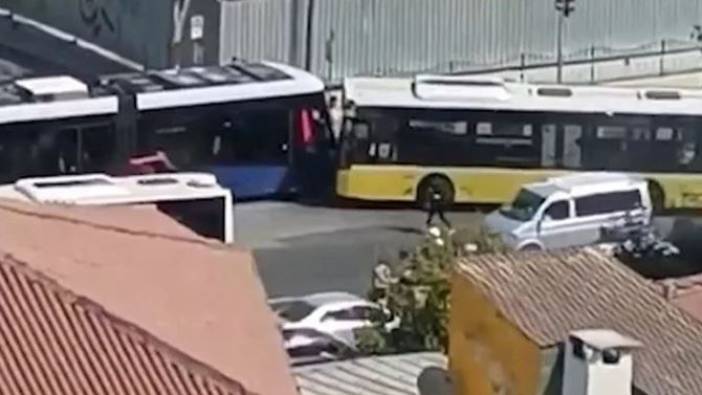Eminönü'nde İETT otobüsü tramvaya çarptı