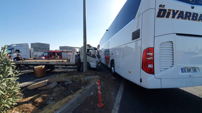 Diyarbakır'da kamyon, çekici ve yolcu otobüsü birbirine girdi