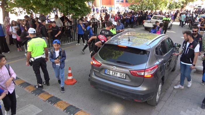 Emniyetten sıkı denetim: Okullar abluka altında