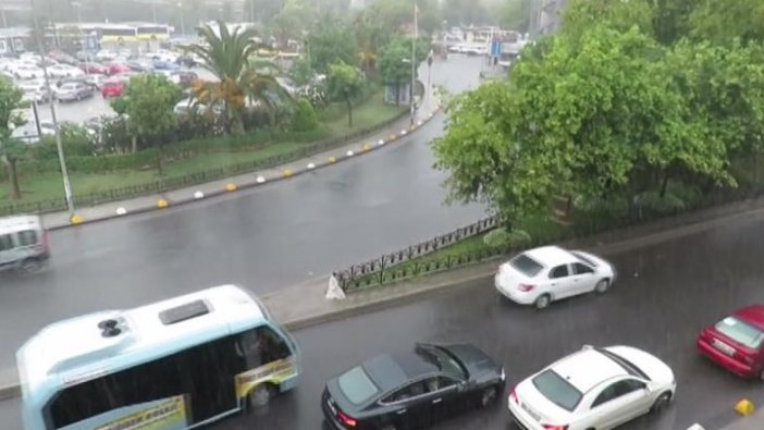 İstanbul'da sağanak ve dolu yağışı