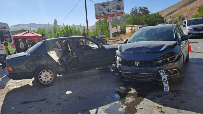 Kavşak savaş alanına döndü: Yaralılar var