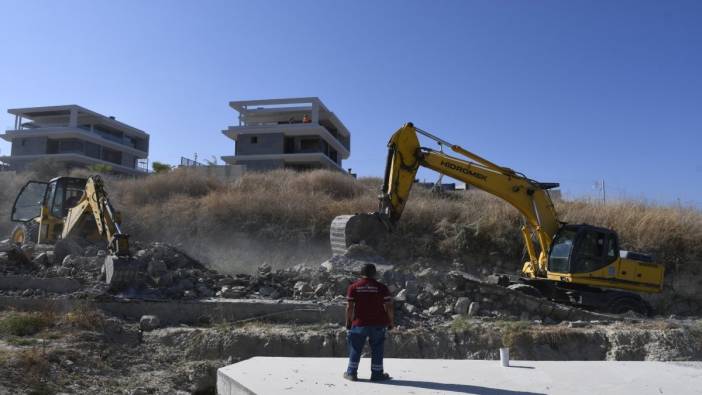 Kuşadası Belediyesi kaçak yapılaşmaya geçit vermiyor