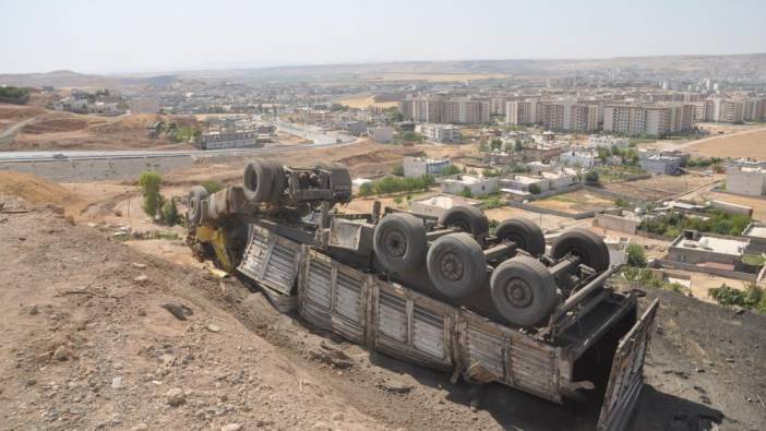 Freni boşalan tır şarampole devrildi: 1 yaralı