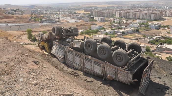 TIR şarampole devrildi: 1 yaralı