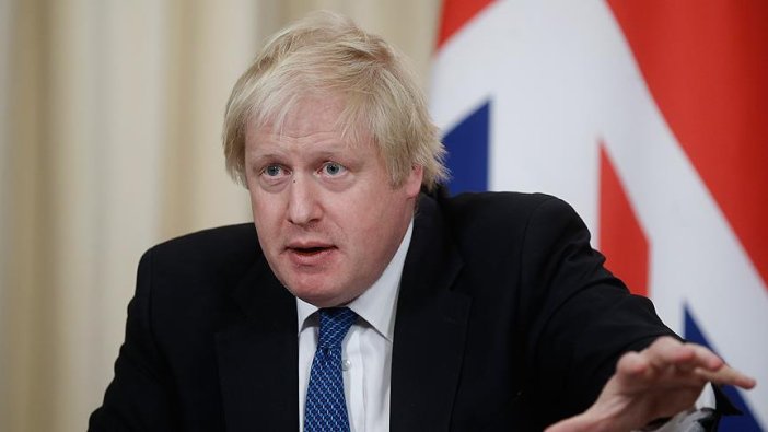 Johnson'dan tepki çeken 'peçe' yazısı