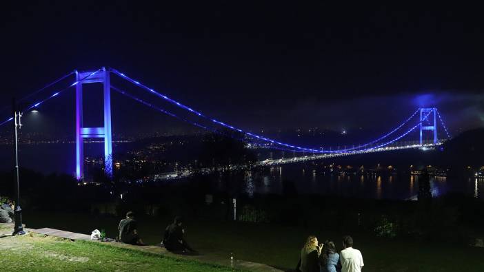 İstanbul'daki iki köprü ışıklandırıldı