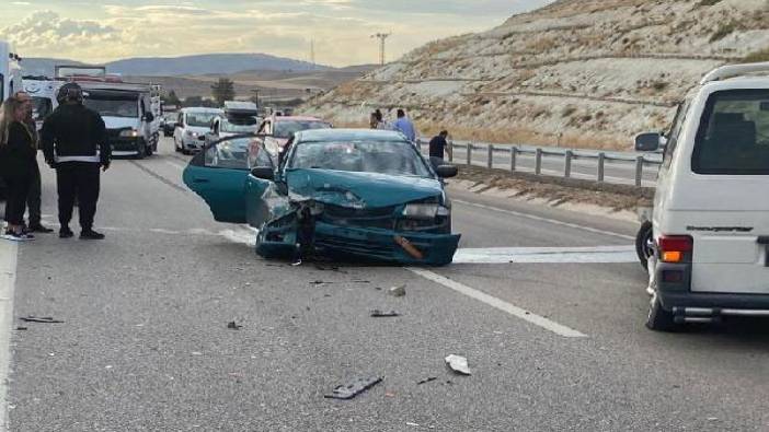 Babasının otomobilini sollamak isterken kazaya neden oldu: 6 yaralı