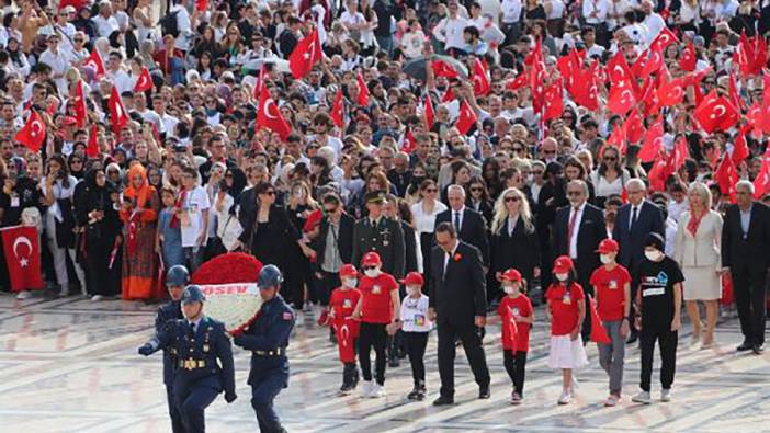 LÖSEV'den Anıtkabir'de 25'inci yıl buluşması