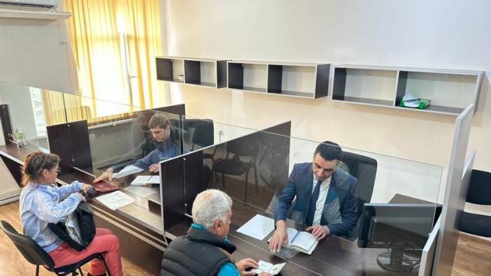 Azerbaycan devlet kurumları Karabağ'daki Ermenilere hizmet vermeye başladı