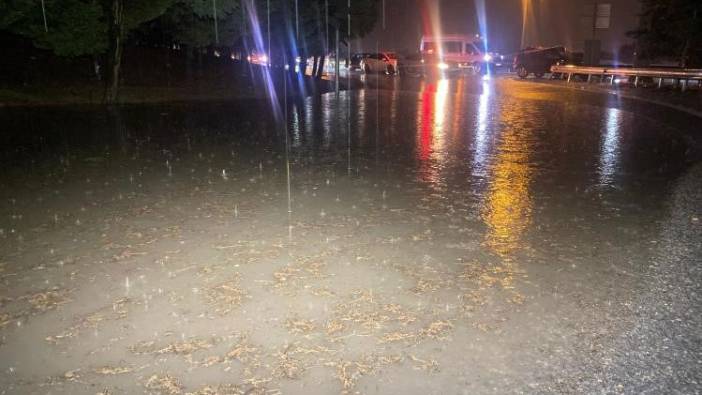 Sağanak yağış Kocaeliyi'yi vurdu