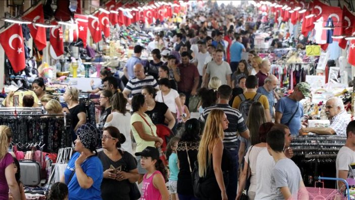 Tarihi çarşılarda bayram hareketliliği