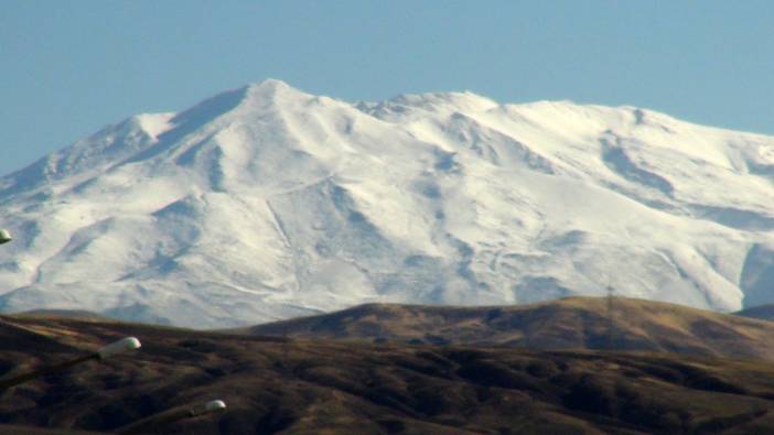 Süphan Dağı beyaza büründü