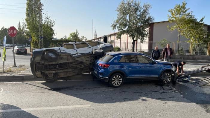 Kaza sonrası ortalık savaş alanına döndü: Yaralılar var