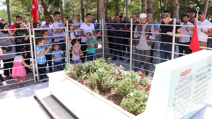 Şehit Halisdemir'in kabrine ziyaretçi akını
