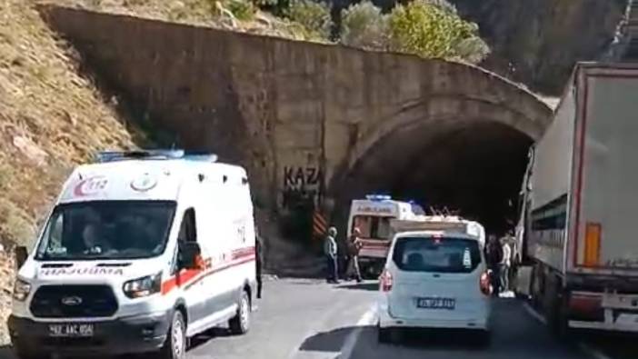 Tunceli'de 2 otomobil çarpıştı: 4'ü çocuk 11 yaralı