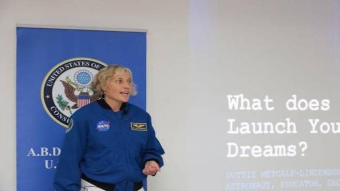 Emekli NASA astronotu üniversitelilerle buluştu