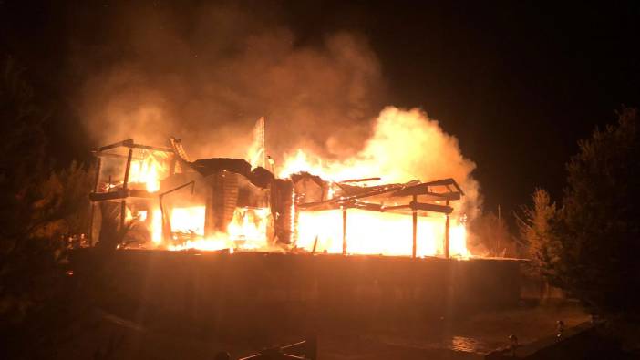 Kars'taki Kütük Ev'de söndürülen yangın tekrar başladı