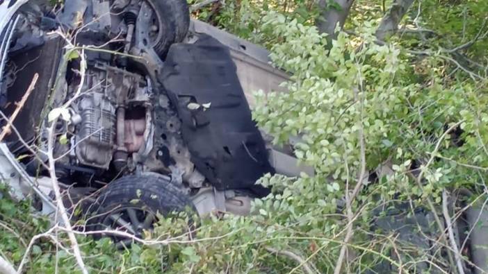 Kontrolden çıkan otomobil uçuruma yuvarlandı