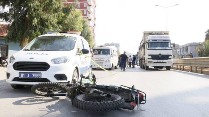 Motosiklet sürücüsü önce yayaya sonra minibüse çarptı 1 ölü, 1 yaralı