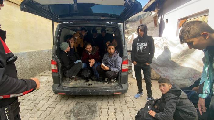 Minibüste 23 kaçak göçmen yakalandı